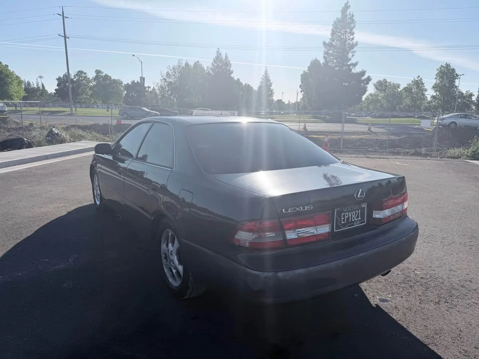 2001 Lexus ES 3rd Gen - Image 6 of 9