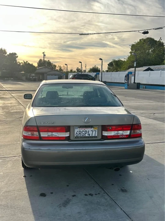 2001 Lexus ES 3rd Gen - Image 6 of 10