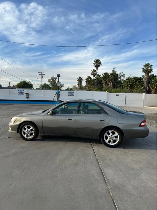 2001 Lexus ES 3rd Gen - Image 5 of 10