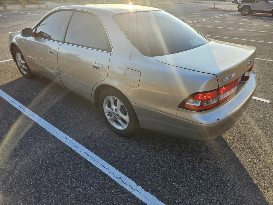 2001 Lexus ES 3rd Gen - Image 3 of 12