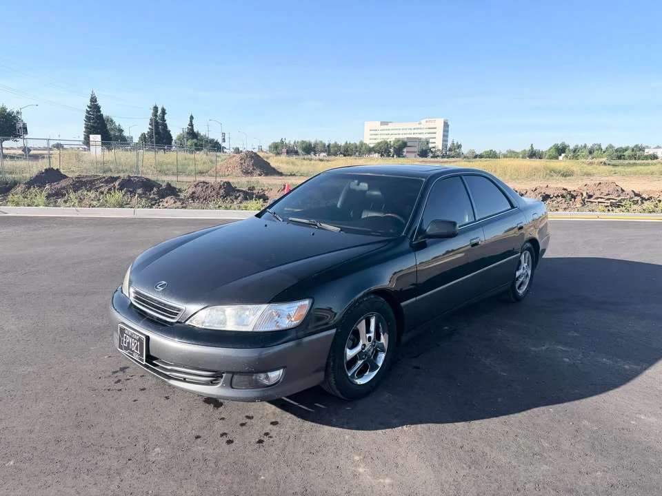 2001 Lexus ES 3rd Gen - Image 2 of 9