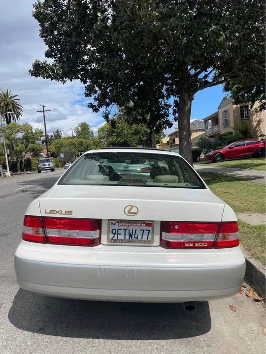 2001 Lexus ES 3rd Gen - Image 5 of 5