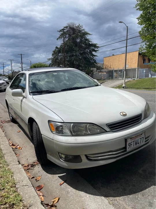 2001 Lexus ES 3rd Gen - Image 2 of 5