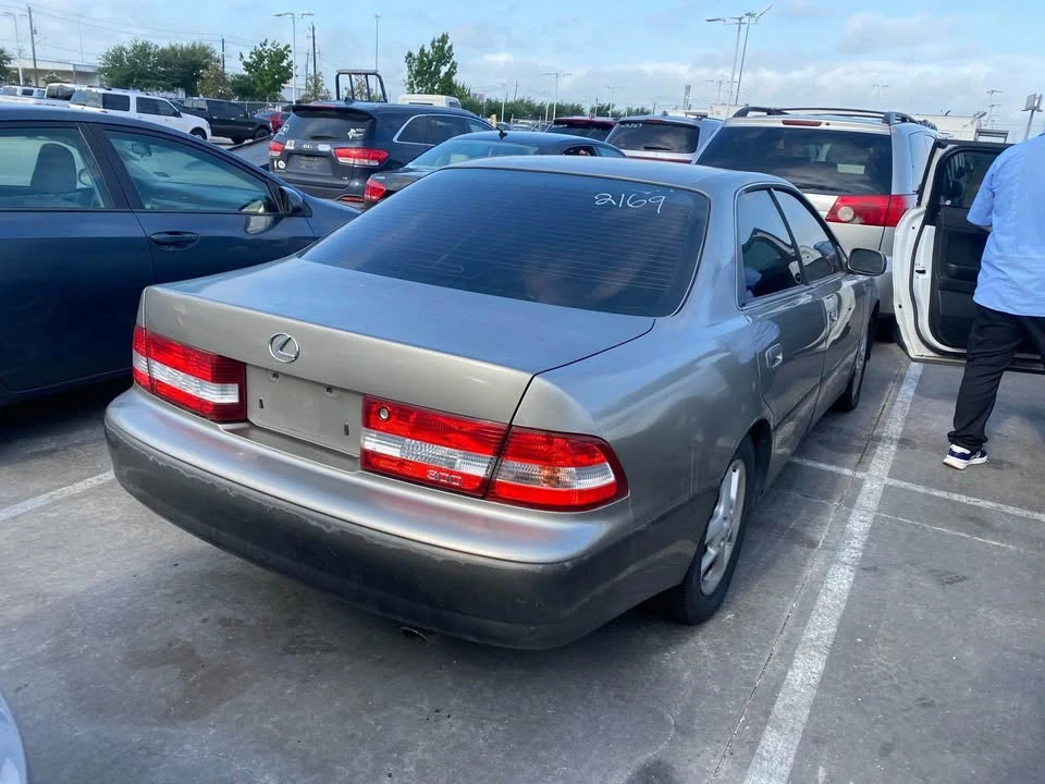 2001 Lexus ES 3rd Gen - Image 2 of 7