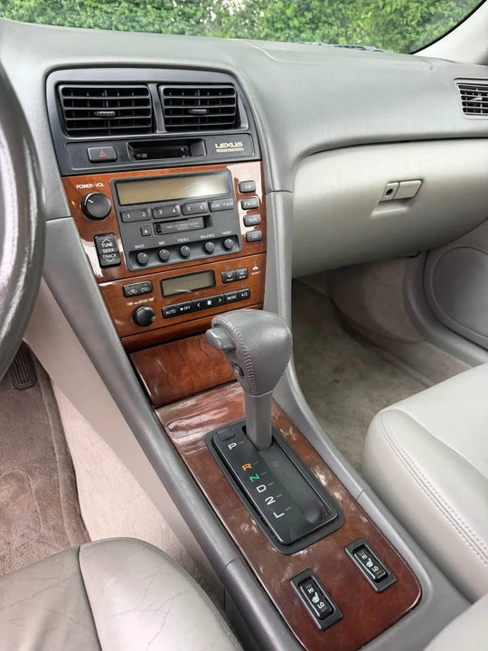 2001 Lexus ES 3rd Gen - Image 10 of 13