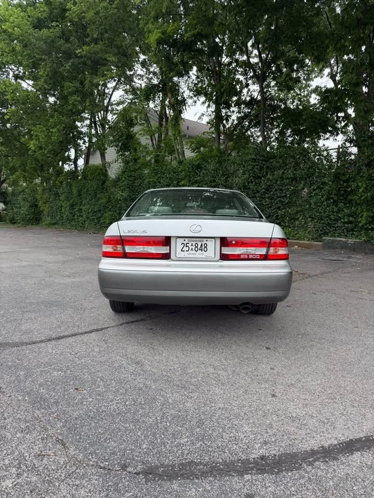 2001 Lexus ES 3rd Gen - Image 2 of 13