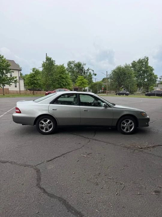 2001 Lexus ES 3rd Gen - Image 11 of 13
