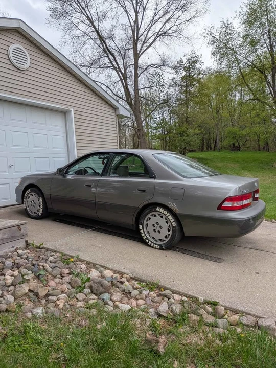 2001 Lexus ES 3rd Gen - Image 6 of 11