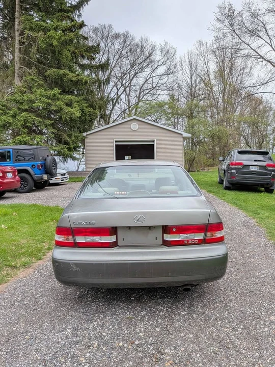 2001 Lexus ES 3rd Gen - Image 5 of 11