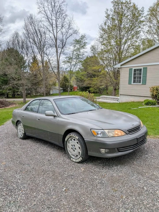 2001 Lexus ES 3rd Gen - Image 3 of 11