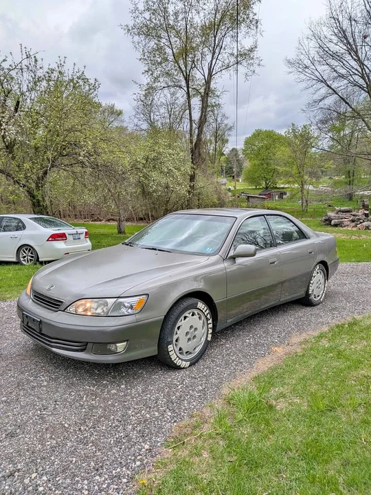 2001 Lexus ES 3rd Gen - Image 2 of 11
