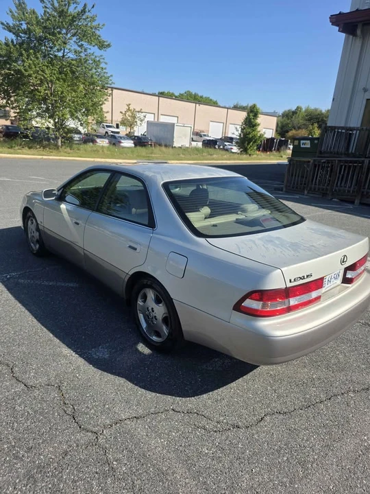 2001 Lexus ES 3rd Gen - Image 2 of 7