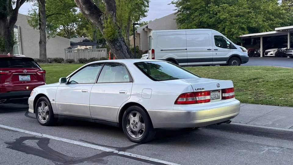 2001 Lexus ES 3rd Gen - Image 2 of 7