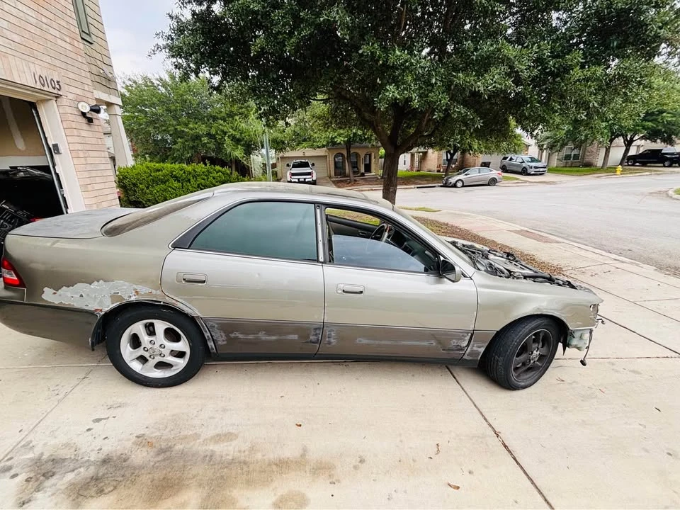 2001 Lexus ES 3rd Gen - Image 2 of 9