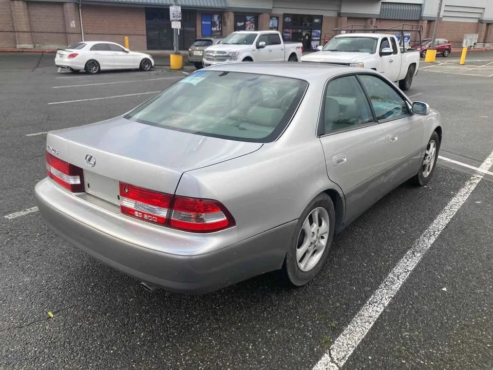 2001 Lexus ES 3rd Gen - Image 5 of 12