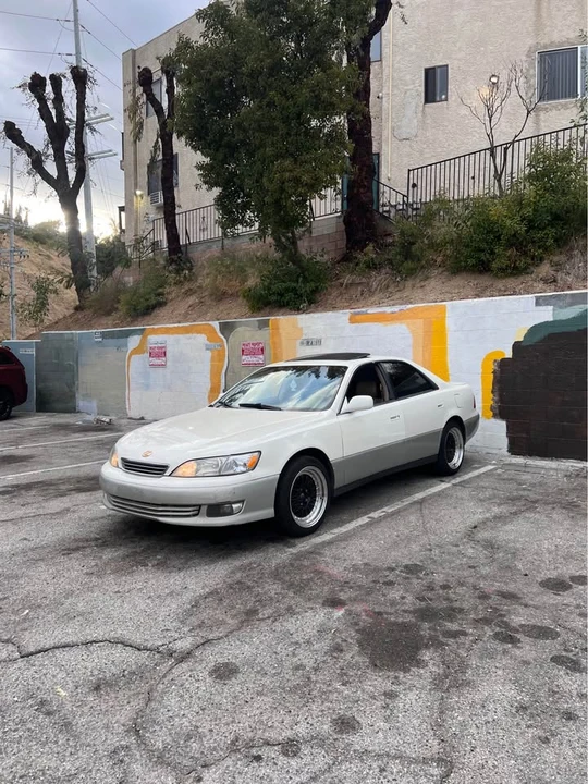 2001 Lexus ES 3rd Gen - Image 2 of 5