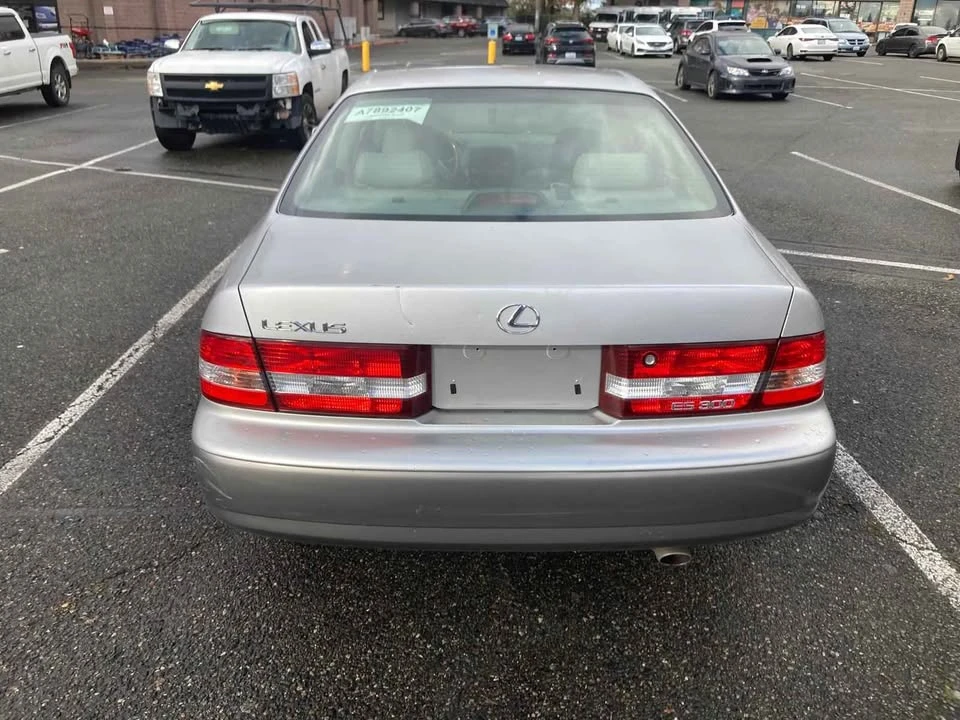 2001 Lexus ES 3rd Gen - Image 6 of 12