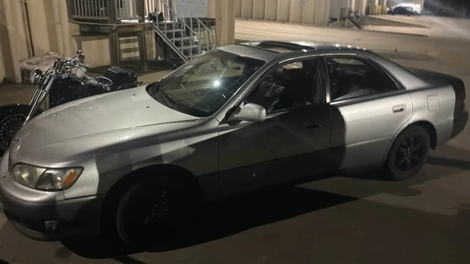 2001 Lexus ES 3rd Gen - Image 2 of 2