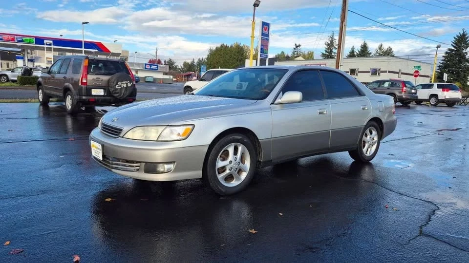 2001 Lexus ES 2nd Gen - Image 2 of 9