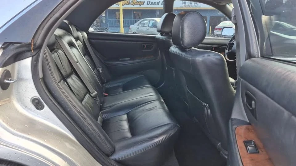 2001 Lexus ES 2nd Gen - Image 9 of 9