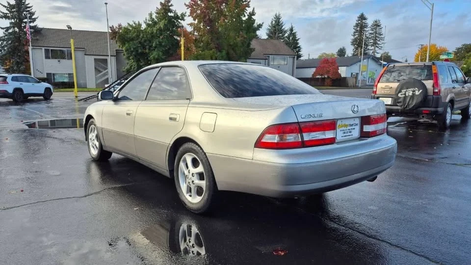 2001 Lexus ES 2nd Gen - Image 2 of 8