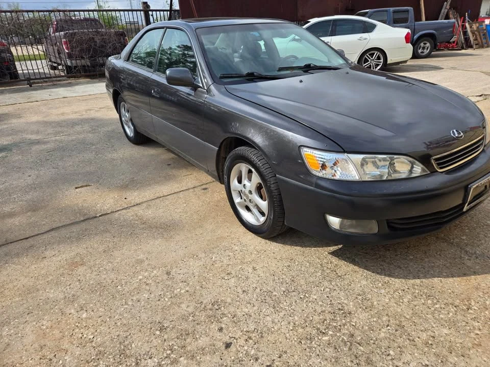 2001 Lexus ES 3rd Gen - Image 3 of 13