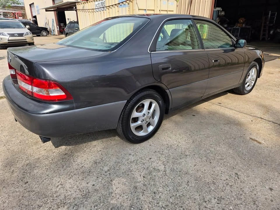 2001 Lexus ES 3rd Gen - Image 2 of 13