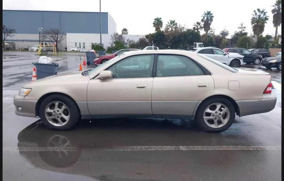 2001 Lexus ES 3rd Gen - Image 12 of 14