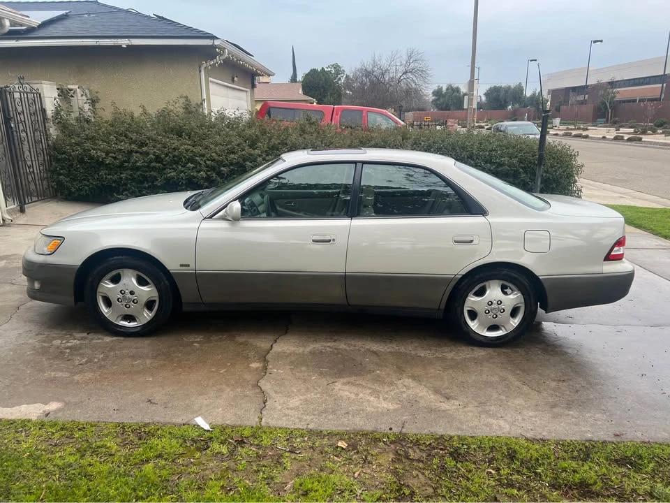 2001 Lexus ES 3rd Gen - Image 3 of 11