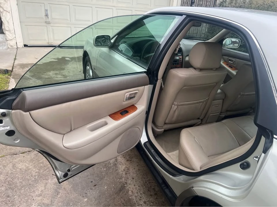 2001 Lexus ES 3rd Gen - Image 8 of 11