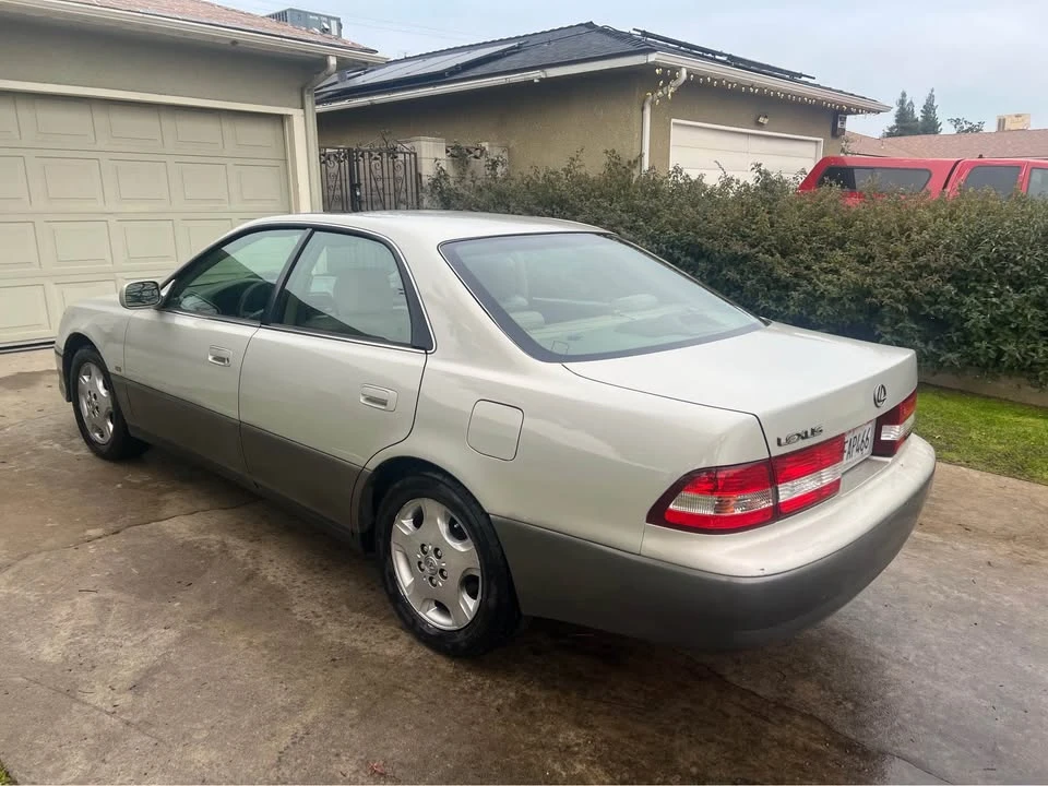 2001 Lexus ES 3rd Gen - Image 4 of 11