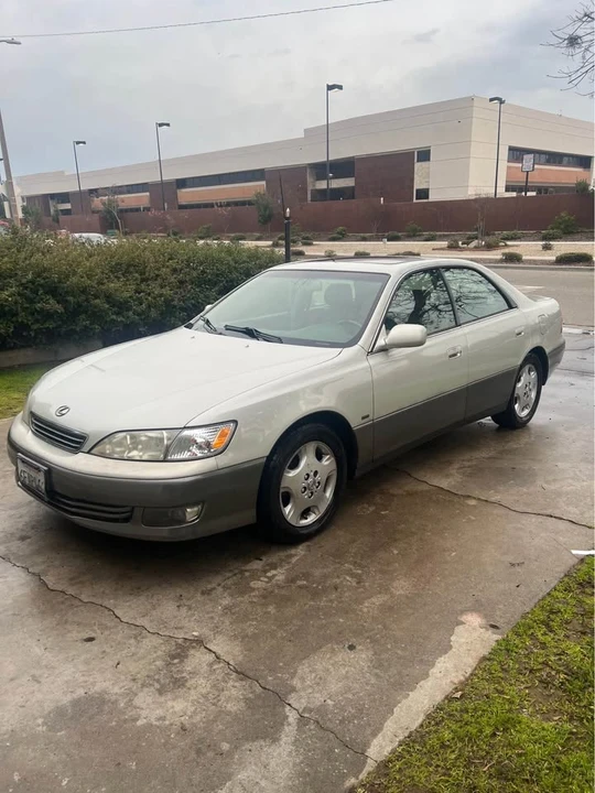 2001 Lexus ES 3rd Gen - Image 2 of 11