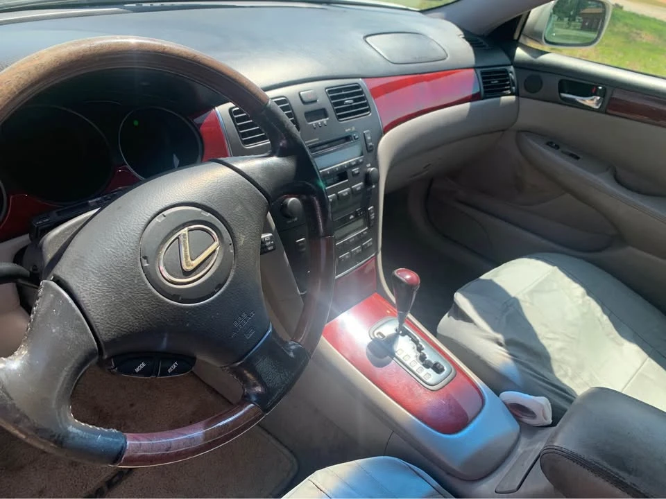 2001 Lexus ES 3rd Gen - Image 6 of 12