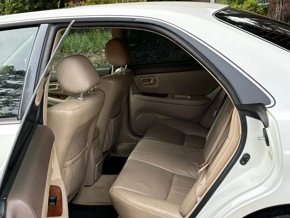 2001 Lexus ES 3rd Gen - Image 9 of 10