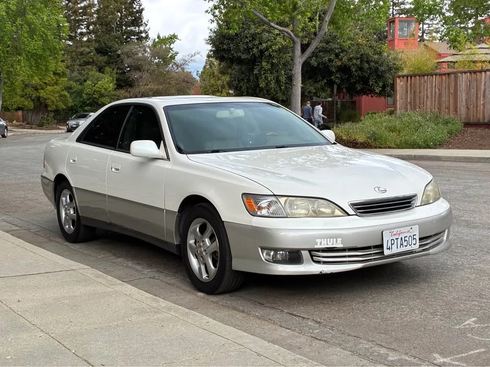 2001 Lexus ES 3rd Gen - Image 2 of 10