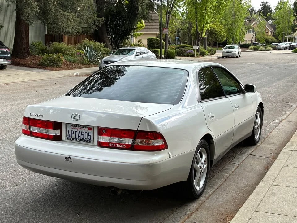 2001 Lexus ES 3rd Gen - Image 4 of 10