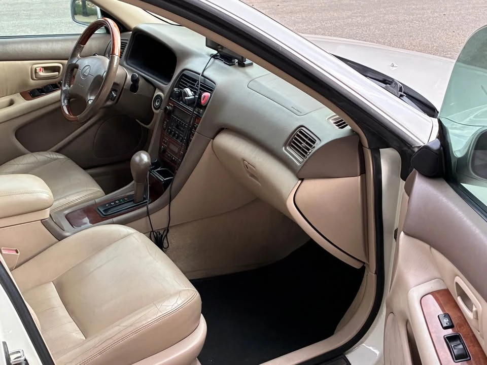 2001 Lexus ES 3rd Gen - Image 6 of 10