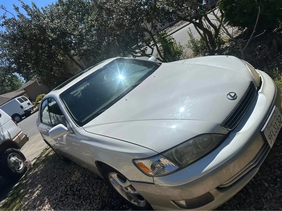 2001 Lexus ES 3rd Gen - Image 3 of 3