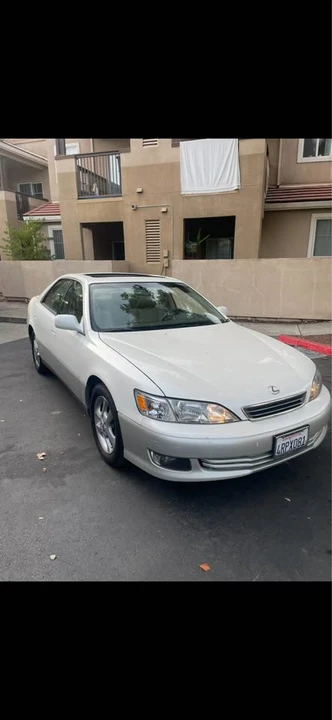 2001 Lexus ES 3rd Gen - Image 2 of 3