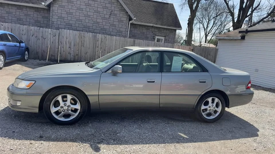 2001 Lexus ES 3rd Gen - Image 2 of 7