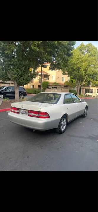 2001 Lexus ES 3rd Gen - Image 3 of 3