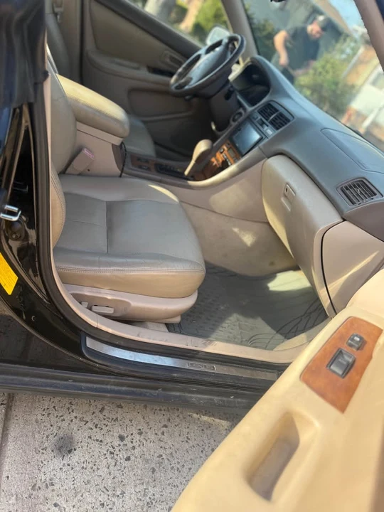 2001 Lexus ES 3rd Gen - Image 10 of 16