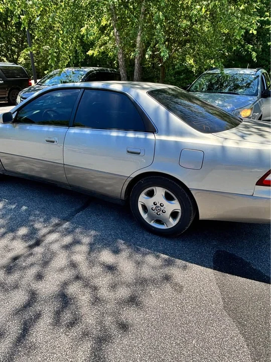 2001 Lexus ES 3rd Gen - Image 3 of 10