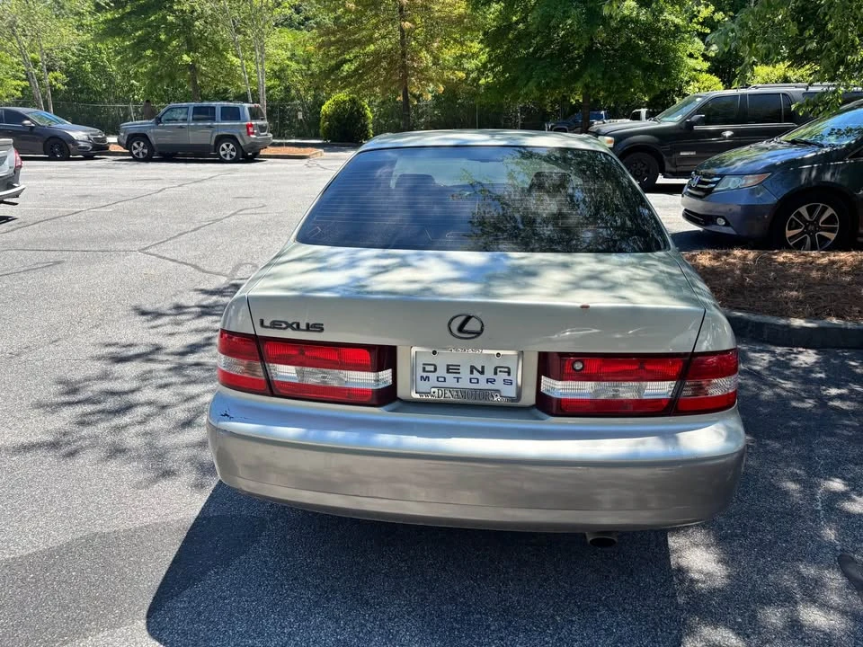 2001 Lexus ES 3rd Gen - Image 2 of 10