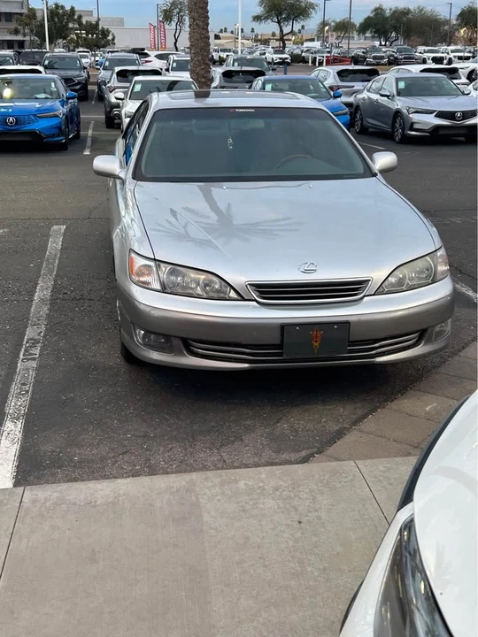 2001 Lexus ES 3rd Gen - Image 2 of 15