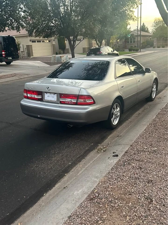 2001 Lexus ES 3rd Gen - Image 3 of 15