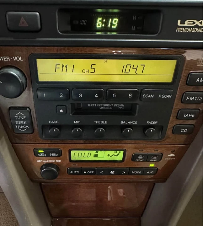 2001 Lexus ES 3rd Gen - Image 10 of 11