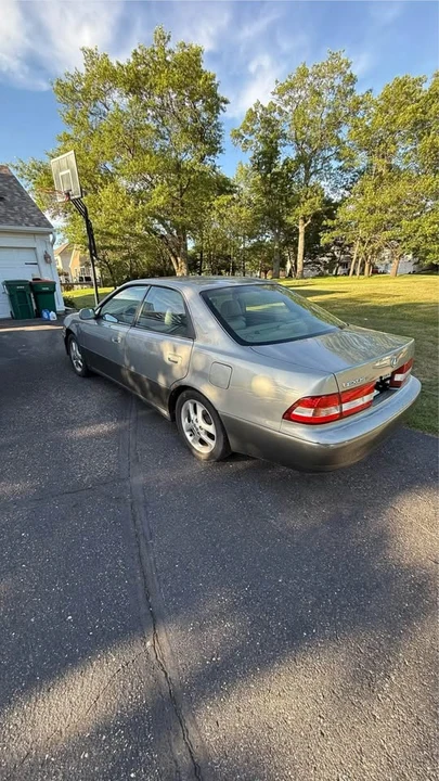 2001 Lexus ES 3rd Gen - Image 4 of 10