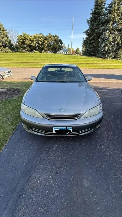 2001 Lexus ES 3rd Gen - Image 2 of 10