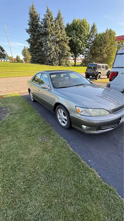 2001 Lexus ES 3rd Gen - Image 3 of 10
